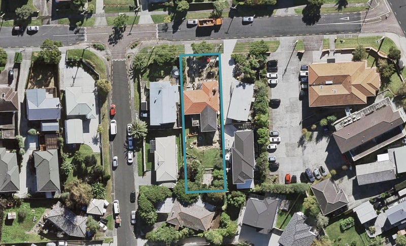 8 Peach Road, Glenfield, Auckland - Carousel 1