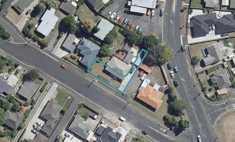 1/4 Carey Street, Maeroa, Hamilton - Carousel 1