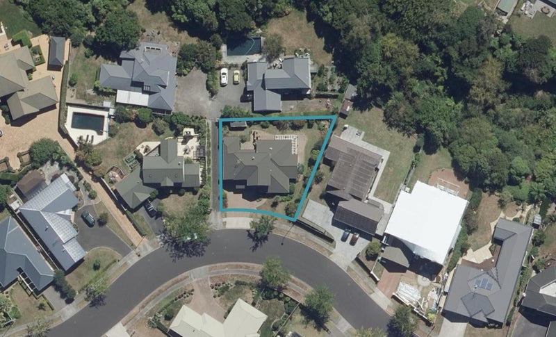 39 Montrose Crescent, Huntington, Hamilton - Carousel 1