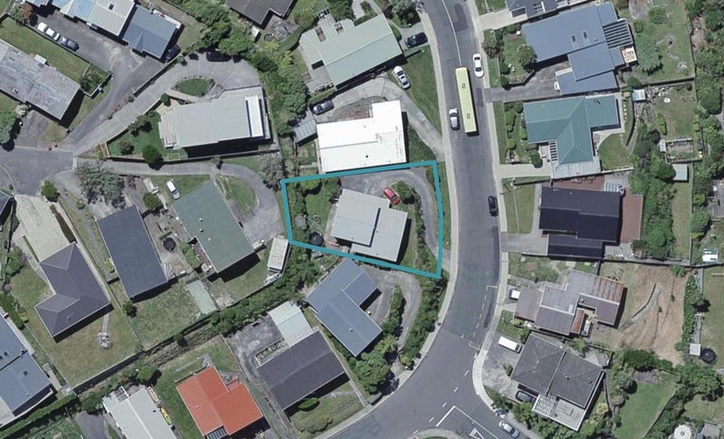 31 Somes Crescent, Newlands, Wellington - Carousel 1
