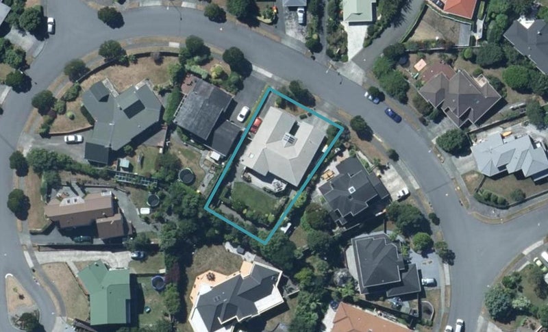 13 Molyneux Close, Whitby, Porirua - Carousel 1
