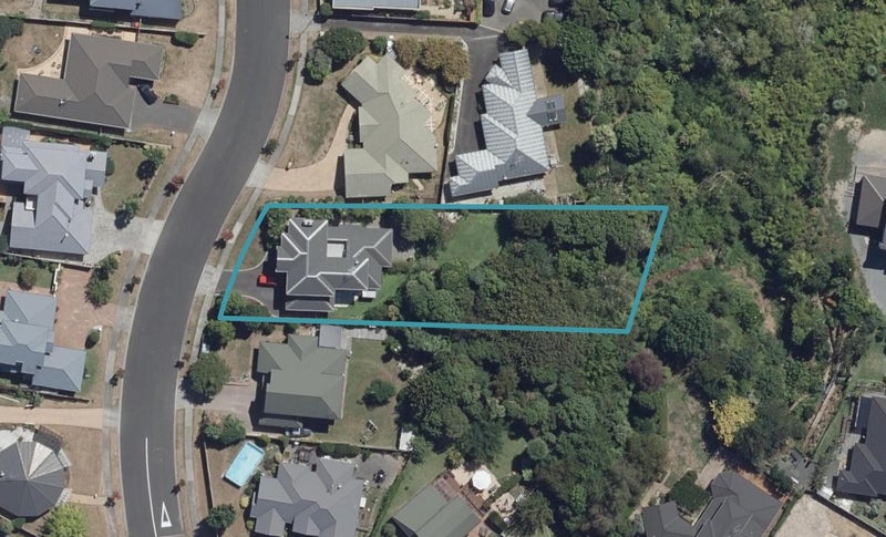 83 Keswick Crescent, Huntington, Hamilton - Carousel 1