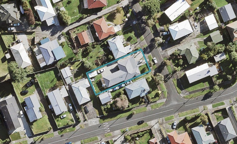 4 Whittle Place, New Windsor, Auckland - Carousel 1