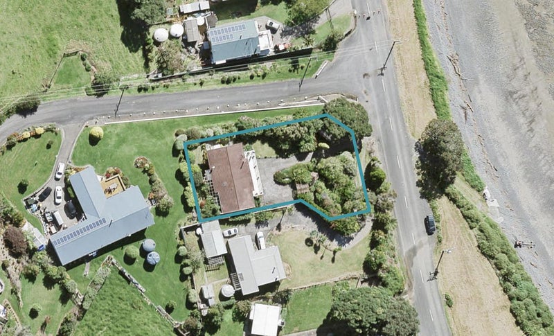 1841 East Coast Road, WHAKATIWAI, MIRANDA - Carousel 1