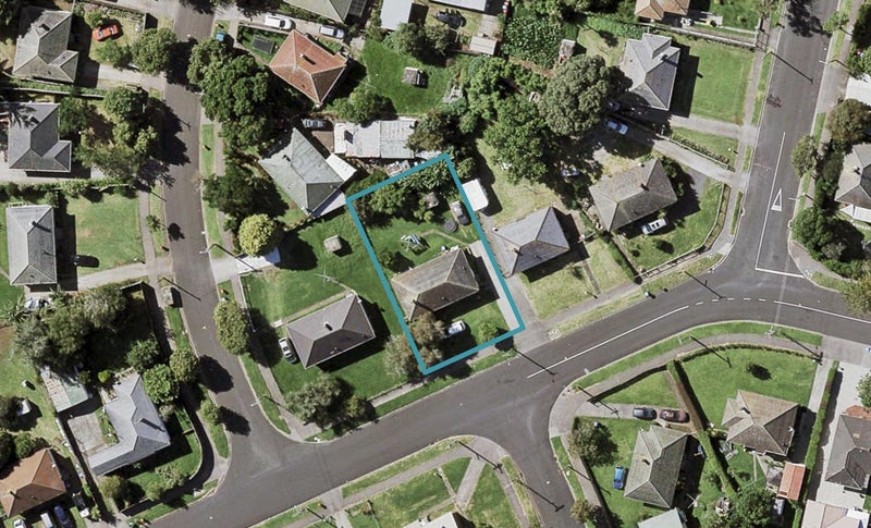 12 Tuakiri Street, Point England, Auckland - Carousel 1
