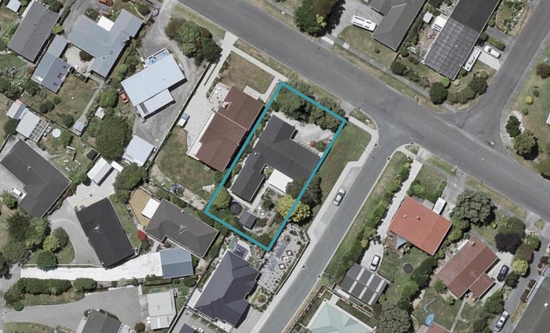 12 Sylvan Avenue, Waikanae - Carousel 1