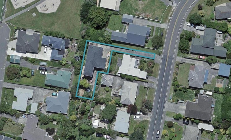 24A Ngatitoa Street, Tawa, Wellington - Carousel 1