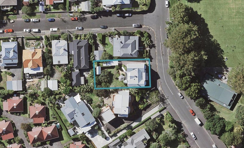 7 Cambridge Terrace, Devonport, Auckland - Carousel 1