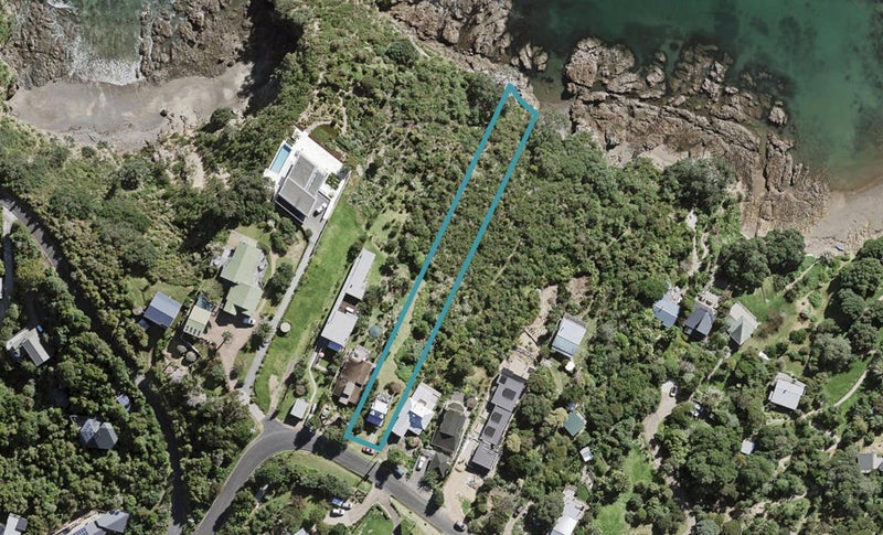 43 Queens Drive, Oneroa, Waiheke Island - Carousel 1