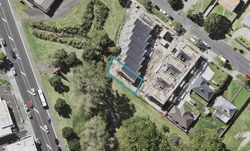 8/9 Eastview Road, Glen Innes, Auckland - Carousel 1