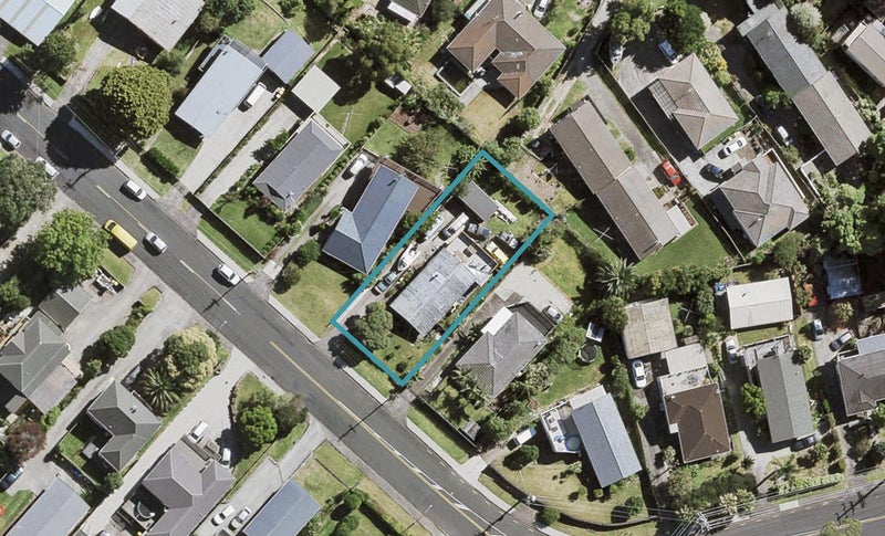 106 Awaroa Road, Sunnyvale, Auckland - Carousel 1