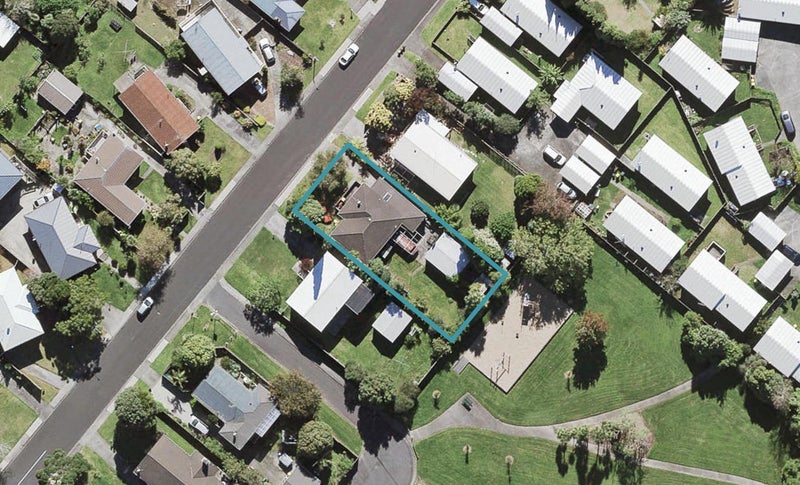 11 Patts Avenue, Glendene, Auckland - Carousel 1
