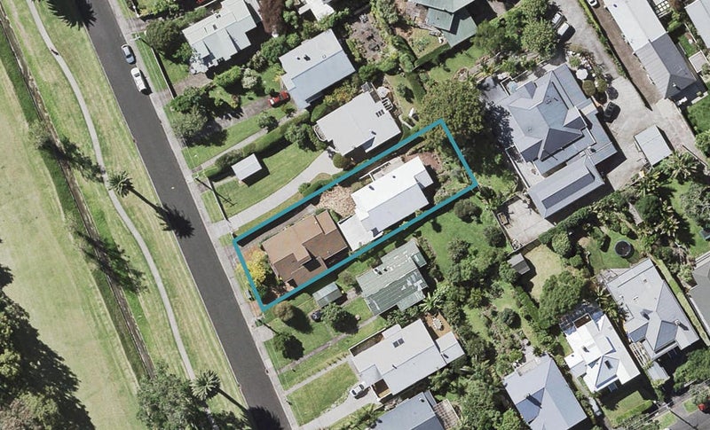 2/30 Wairoa Road, Narrow Neck, Auckland - Carousel 1