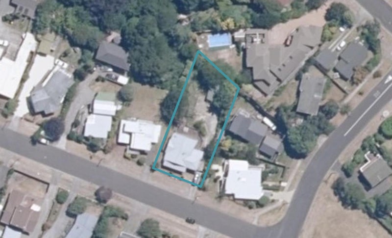 16 Weka Road, Waipahihi, Taupo - Carousel 1