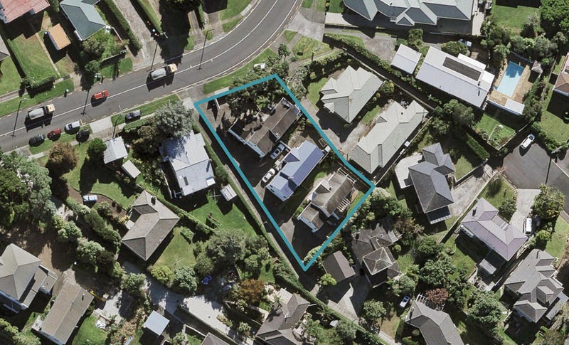 11B Warren Avenue, Three Kings, Auckland - Carousel 1