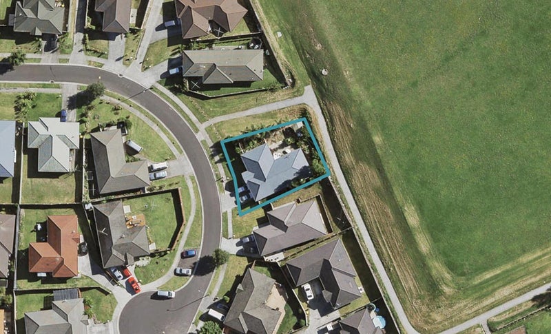 24 Carn Place, Weymouth, Auckland - Carousel 1