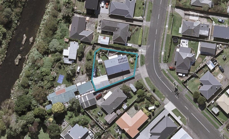22 Queens Road, Glen Avon, New Plymouth - Carousel 1