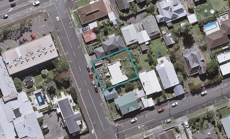15 Watson Street, Strandon, New Plymouth - Carousel 1