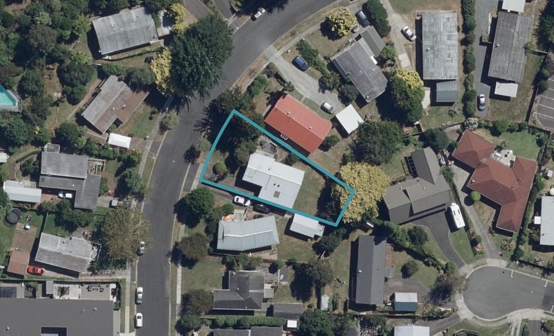 27 Kowhai Street, Hamilton Lake, Hamilton - Carousel 1