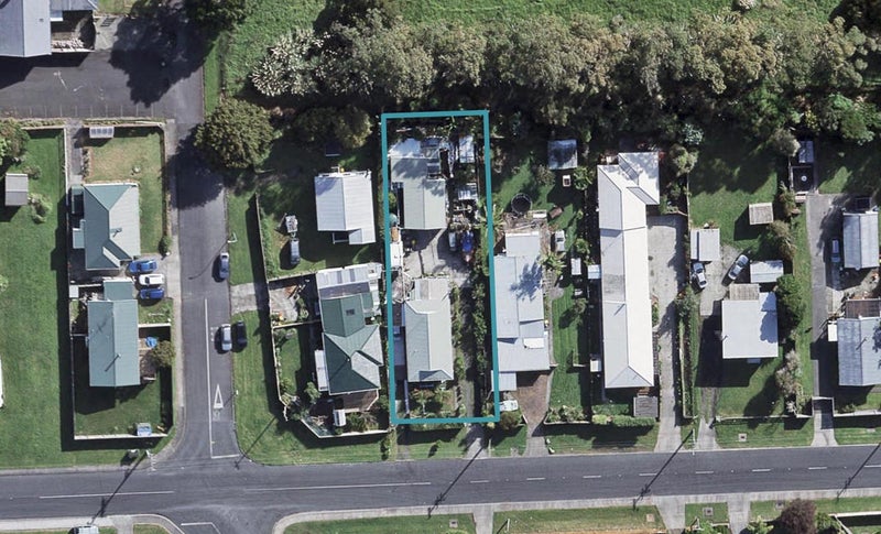 15 Parakai Avenue, Parakai, Helensville - Carousel 1
