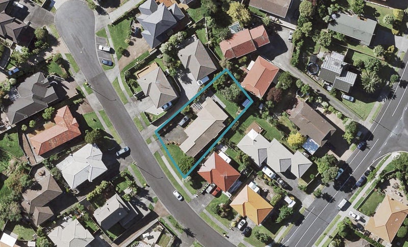 3 Kells Place, Botany Downs, Auckland - Carousel 1