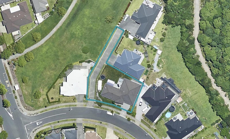 17 Bathurst Crescent, Pyes Pa, Tauranga - Carousel 1