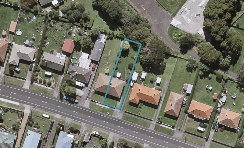 76 Omata Road, Marfell, New Plymouth - Carousel 1