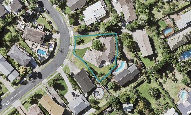 15 Pickwick Parade, Mellons Bay, Auckland - Carousel 1