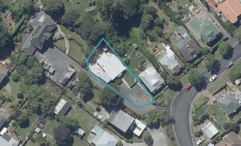 15 Jellicoe Crescent, Kaikorai, Dunedin - Carousel 1