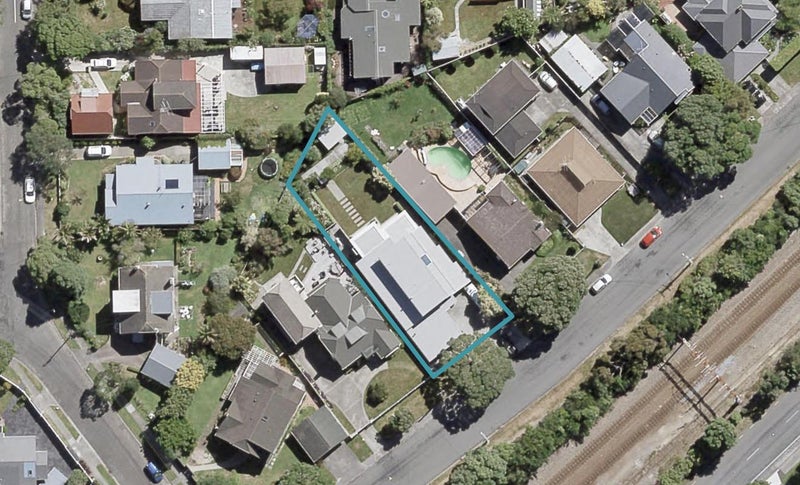 39 Pohutukawa Street, Woburn, Lower Hutt - Carousel 1