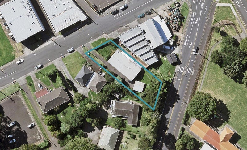 2/10 Domain Road, Panmure, Auckland - Carousel 1