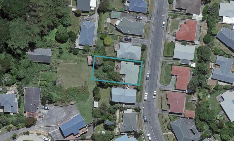16 Catherine Crescent, Paparangi, Wellington - Carousel 1