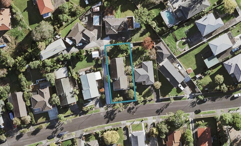 7 Dallas Place, New Windsor, Auckland - Carousel 1