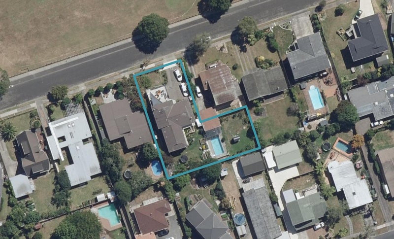 32 Clements Crescent, Queenwood, Hamilton - Carousel 1