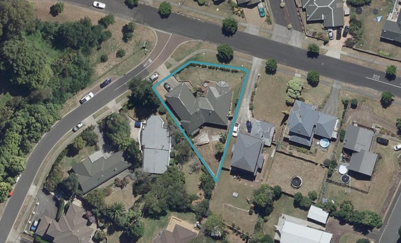 7 John Webb Drive, Glenview, Hamilton - Carousel 1