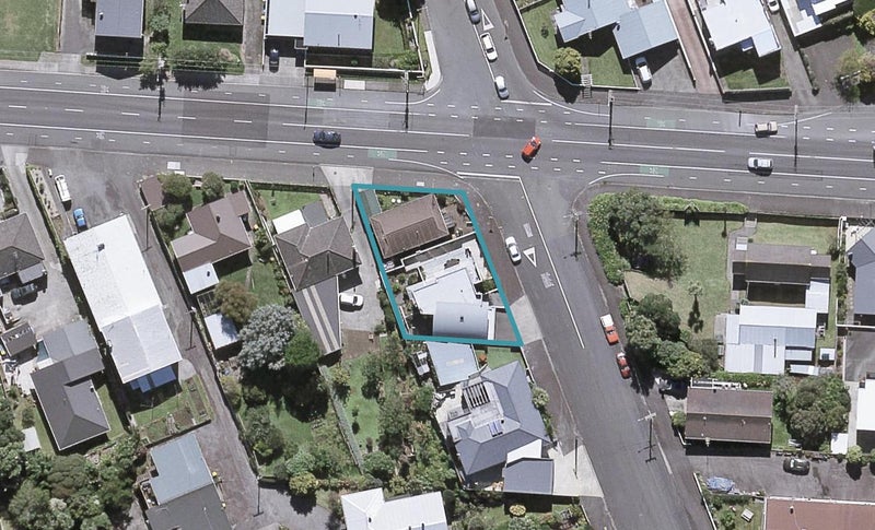 16 Bayly Road, Moturoa, New Plymouth - Carousel 1