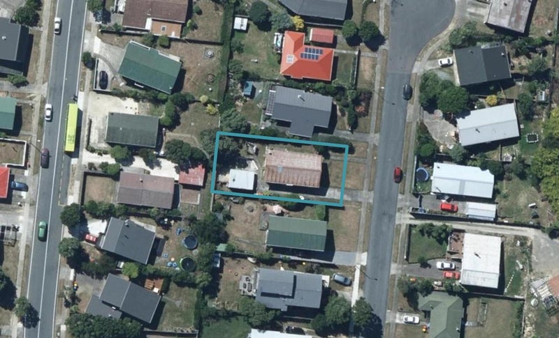 11 Limerick Grove, Ascot Park, Porirua - Carousel 1