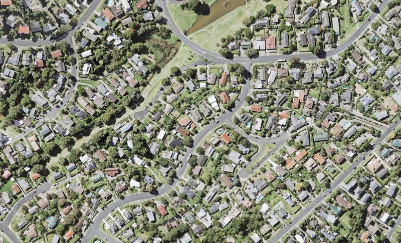 8 Oaktree Avenue, Browns Bay, Auckland - Carousel 1
