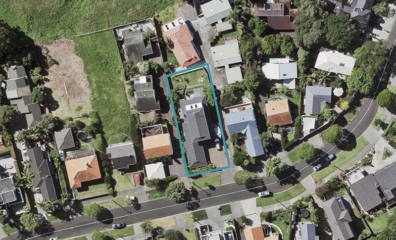 16 Godden Crescent, Orakei, Auckland - Carousel 1