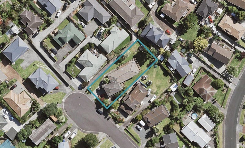 8 Lesa Annis Place, Henderson, Auckland - Carousel 1