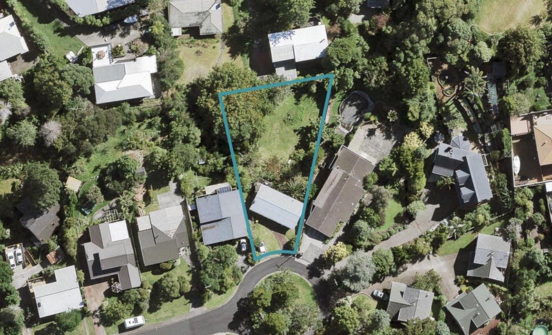 28 Deane Avenue, Titirangi, Auckland - Carousel 1