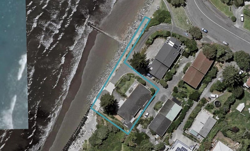 33 Beach Road, Paekakariki - Carousel 1