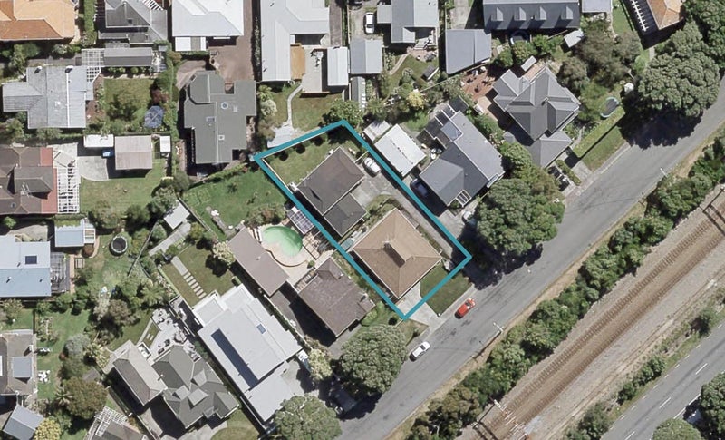 2/43 Pohutukawa Street, Woburn, Lower Hutt - Carousel 1