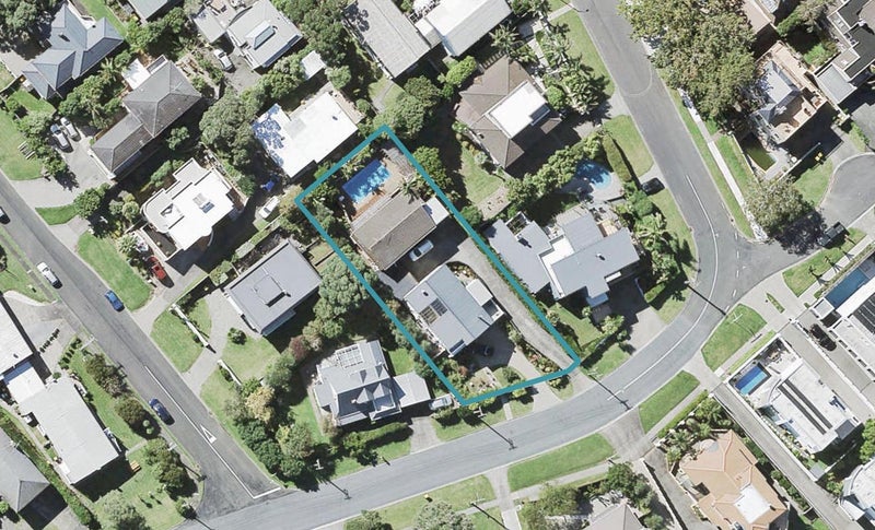 1/12 Brighton Terrace, Murrays Bay, Auckland - Carousel 1