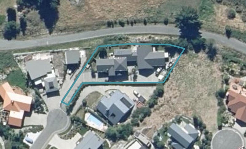 10 Elizabeth Place, Kelvin Heights, Queenstown - Carousel 1