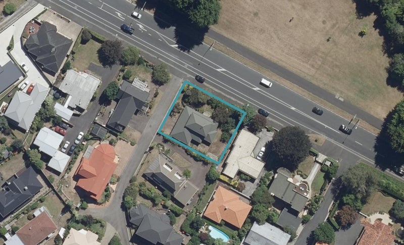 1297 Victoria Street, Beerescourt, Hamilton - Carousel 1