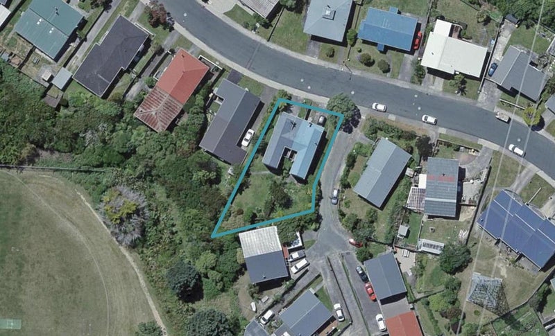 17A Colchester Crescent, Newlands, Wellington - Carousel 1