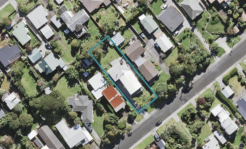 33 Neptune Avenue, Beach Haven, Auckland - Carousel 1