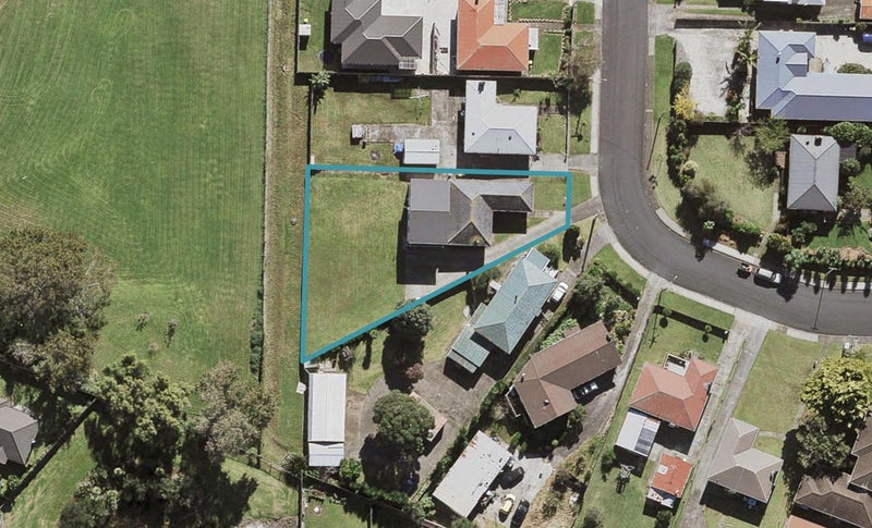 22 Tarata Crescent, Mangere Bridge, Auckland - Carousel 1