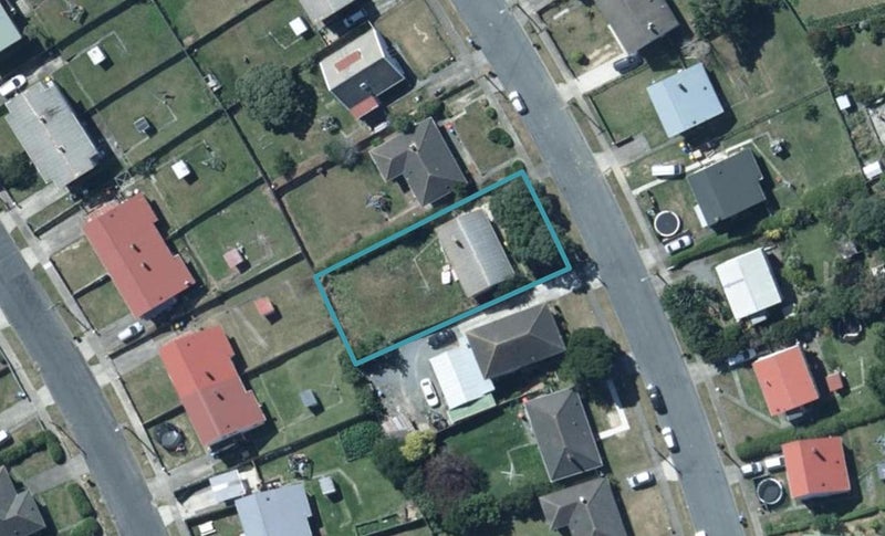 16 Aberfeldy Street, Cannons Creek, Porirua - Carousel 1